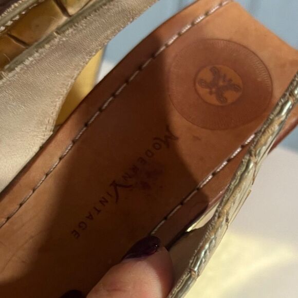 Modern Vintage | Gold Sling Back Wedges - Picture 4 of 5